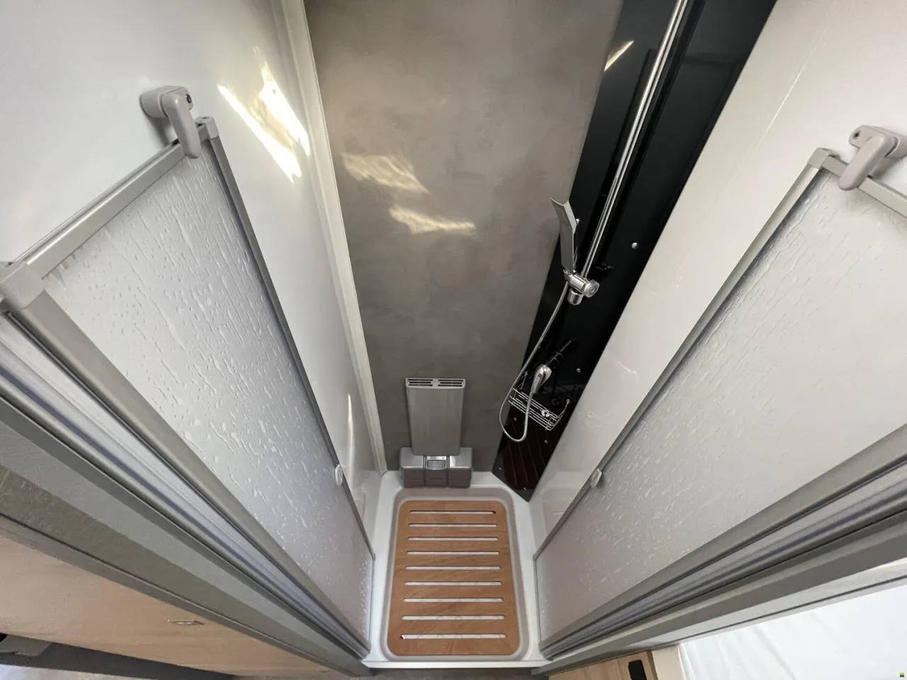 Van 3